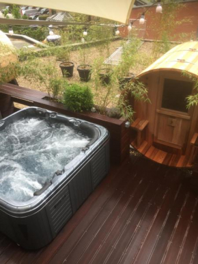 Suite 40 Jacuzzi & Sauna by Malmedreams